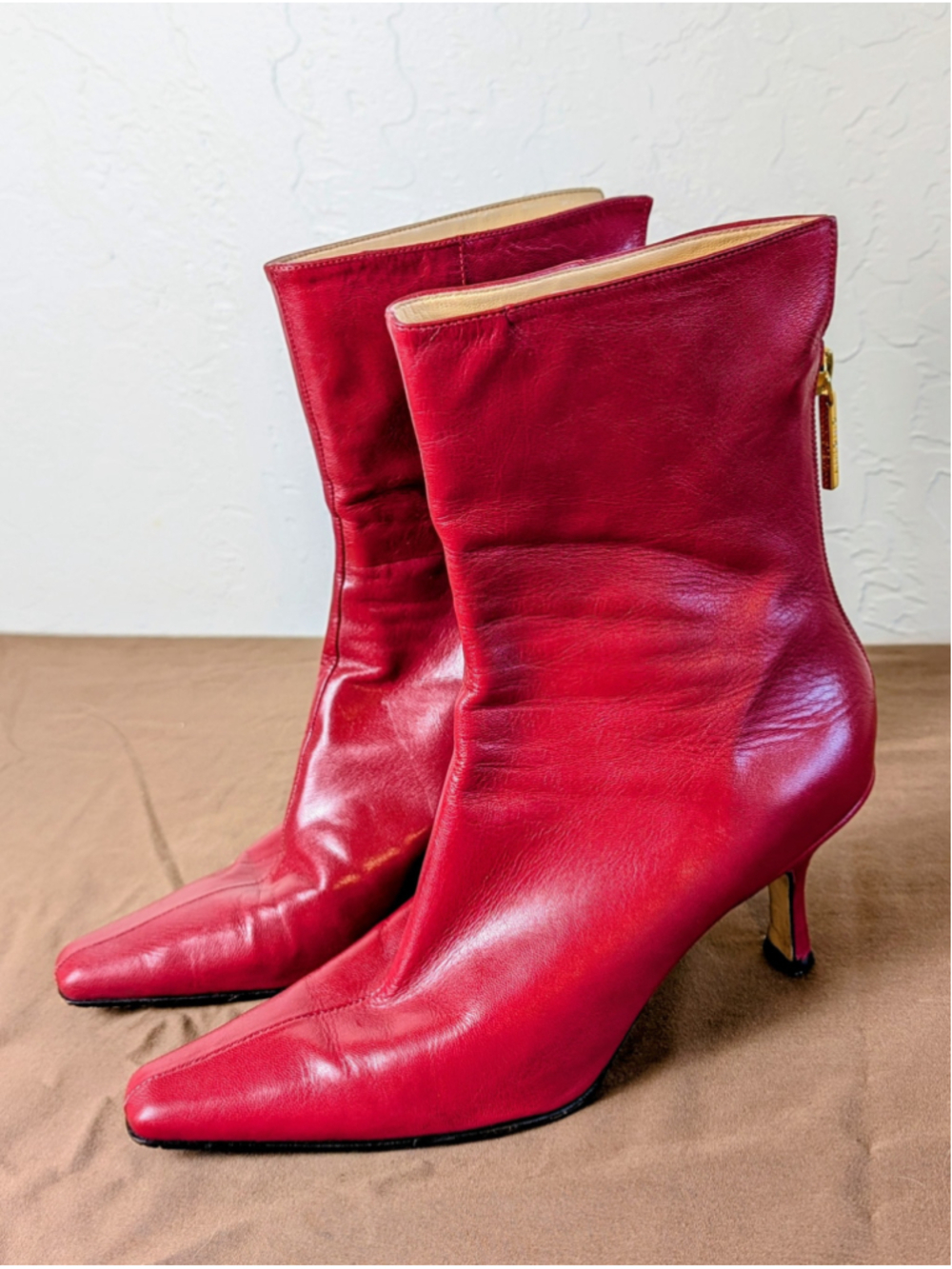 Vintage Antonio Melani Red Leather Pointed Toe Ankle Boots Y2K Gold Zip 7.5 - Picture 11 of 14